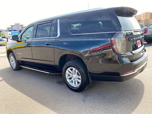 Used 2025 Chevrolet Suburban LT w/ Comfort Package AWD/4WD image 3