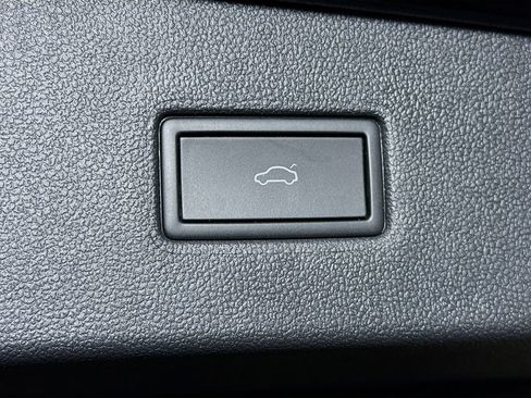 Used 2024 Volkswagen Tiguan SE R-Line AWD/4WD image 28