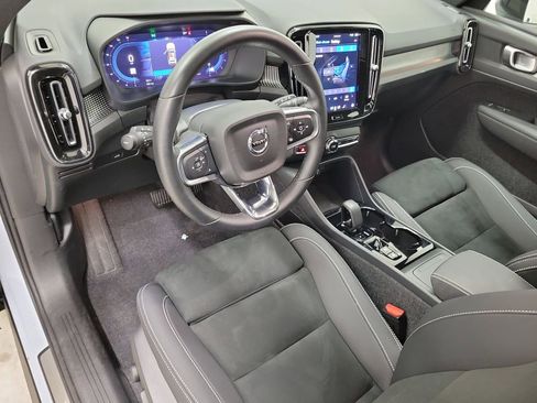 Certified 2025 Volvo XC40 B5 Plus image 20