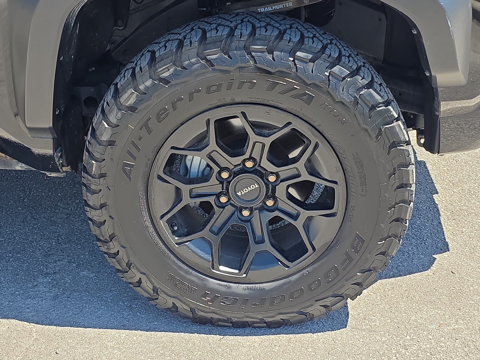 Used 2025 Toyota 4Runner Trailhunter AWD/4WD image 28