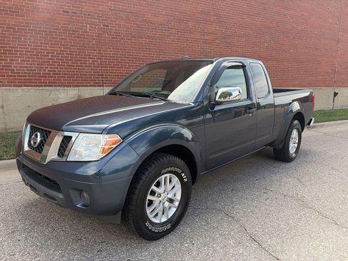 Used 2015 Nissan Frontier SV RWD image 1