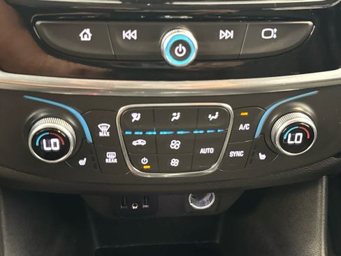 Used 2021 Chevrolet Traverse LT AWD/4WD image 18