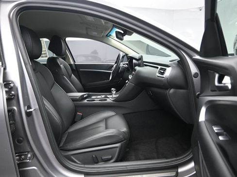 Used 2025 Genesis G70 2.5T AWD/4WD image 28
