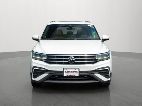 Used 2023 Volkswagen Tiguan SE w/ Panoramic Sunroof Package AWD/4WD image 2