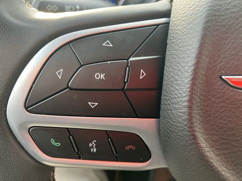 Used 2022 Chrysler Pacifica Touring-L image 36