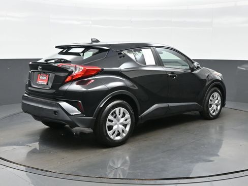 Used 2021 Toyota C-HR LE FWD image 6