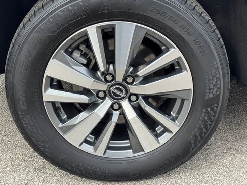 Certified 2025 Nissan Pathfinder SL image 9