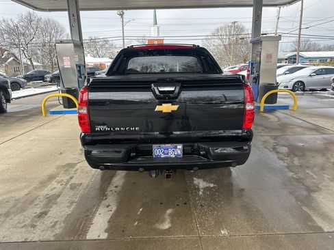 Used 2013 Chevrolet Avalanche LTZ image 6