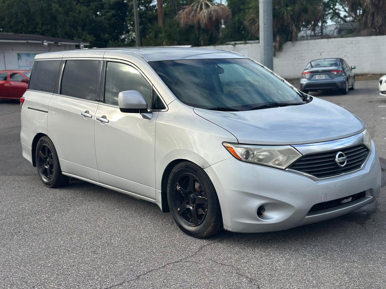 Used 2011 Nissan Quest SV FWD image 2