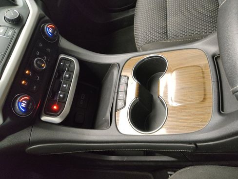 Used 2020 GMC Acadia SLE image 26