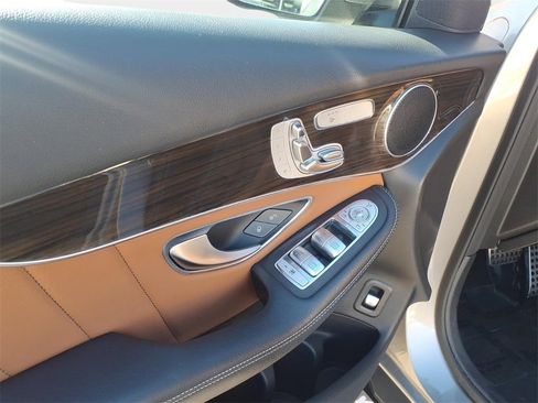 Used 2021 Mercedes-Benz GLC 300 4MATIC image 7