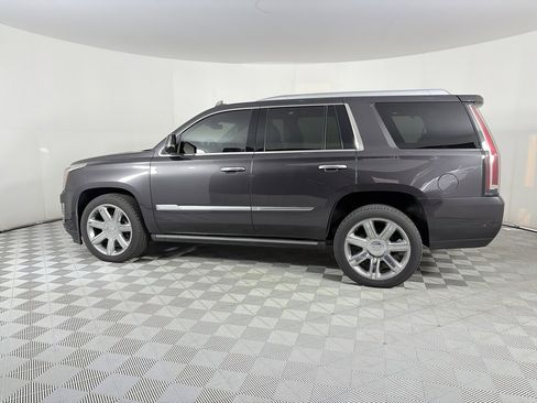 Used 2018 Cadillac Escalade Premium Luxury image 4