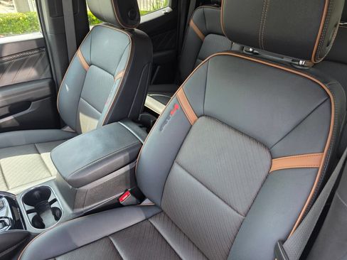 Used 2025 GMC Canyon AT4 w/ Nightfall Edition AWD/4WD image 11