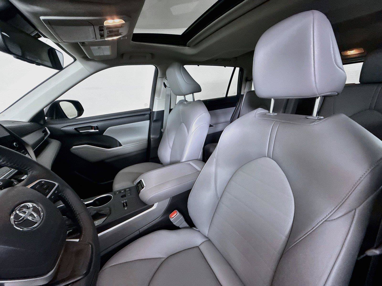 Certified 2026 Toyota Highlander XLE AWD/4WD image 3