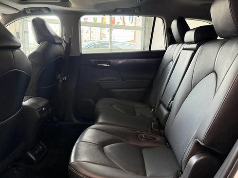 Used 2021 Toyota Highlander Limited AWD/4WD image 33