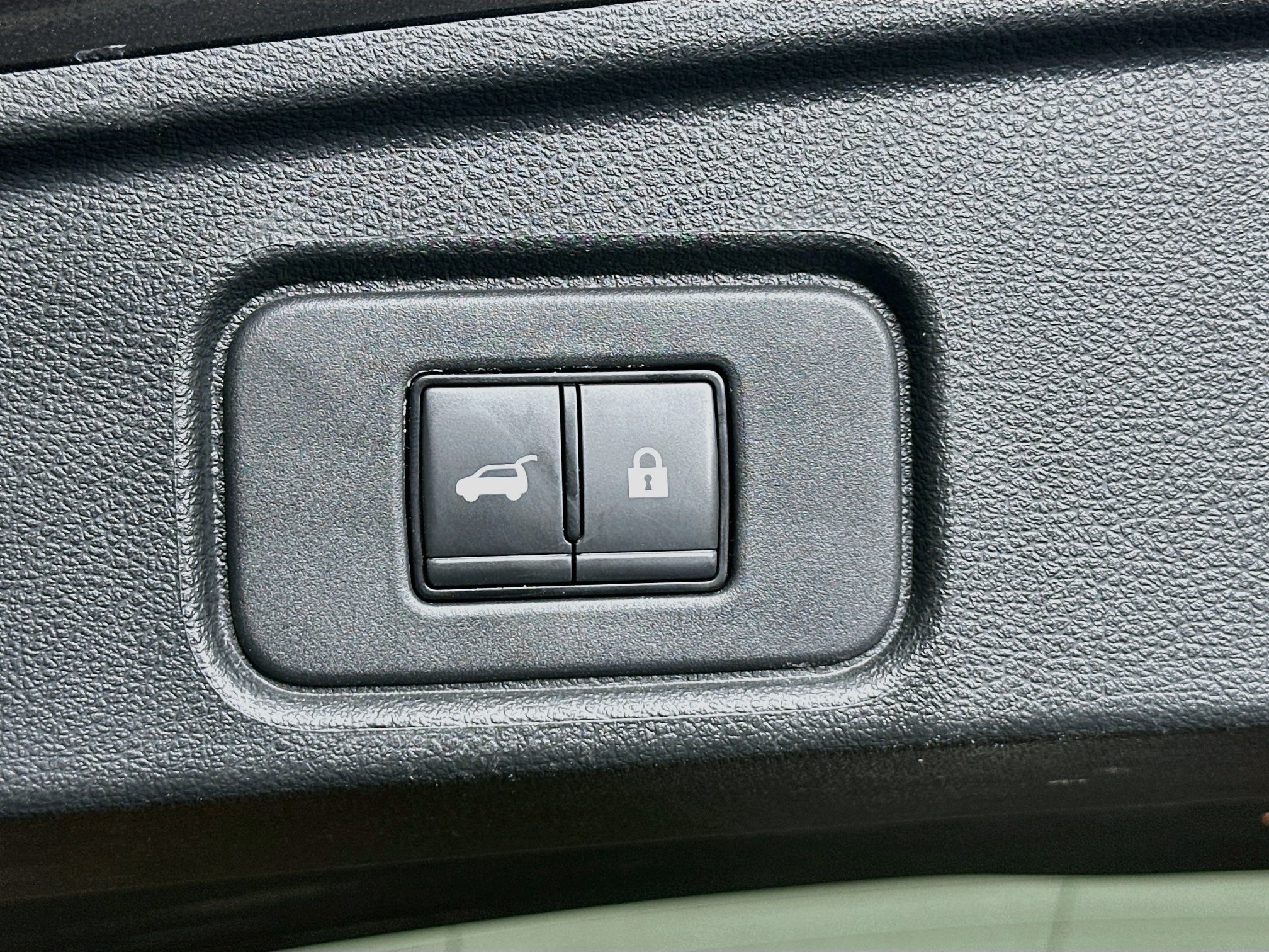 Used 2022 Nissan Pathfinder Platinum w/ Cargo Package FWD image 32