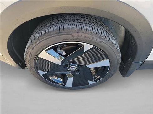 Used 2025 Nissan Kicks SR image 9