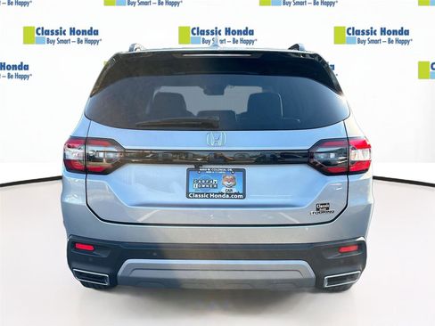 Certified 2024 Honda Pilot Touring image 7