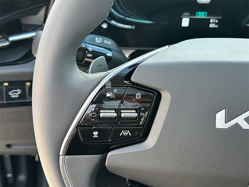 New 2025 Kia Niro SX image 23