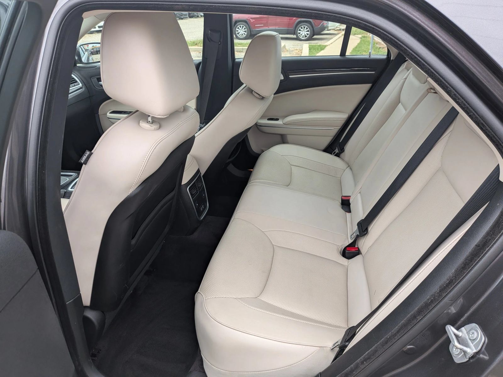 Used 2019 Chrysler 300 Limited RWD image 25