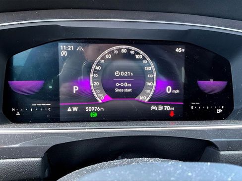 Used 2022 Volkswagen Tiguan SE R-Line image 18