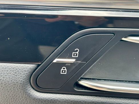 Used 2021 Porsche Macan AWD/4WD image 24