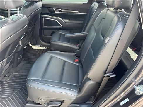 Used 2025 Kia Telluride S FWD image 13