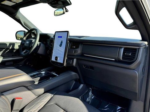 Used 2024 Ford Expedition Platinum image 57