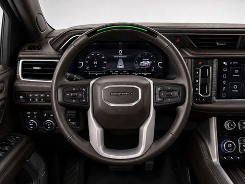 Used 2024 GMC Yukon XL Denali w/ Denali Reserve Package AWD/4WD image 15