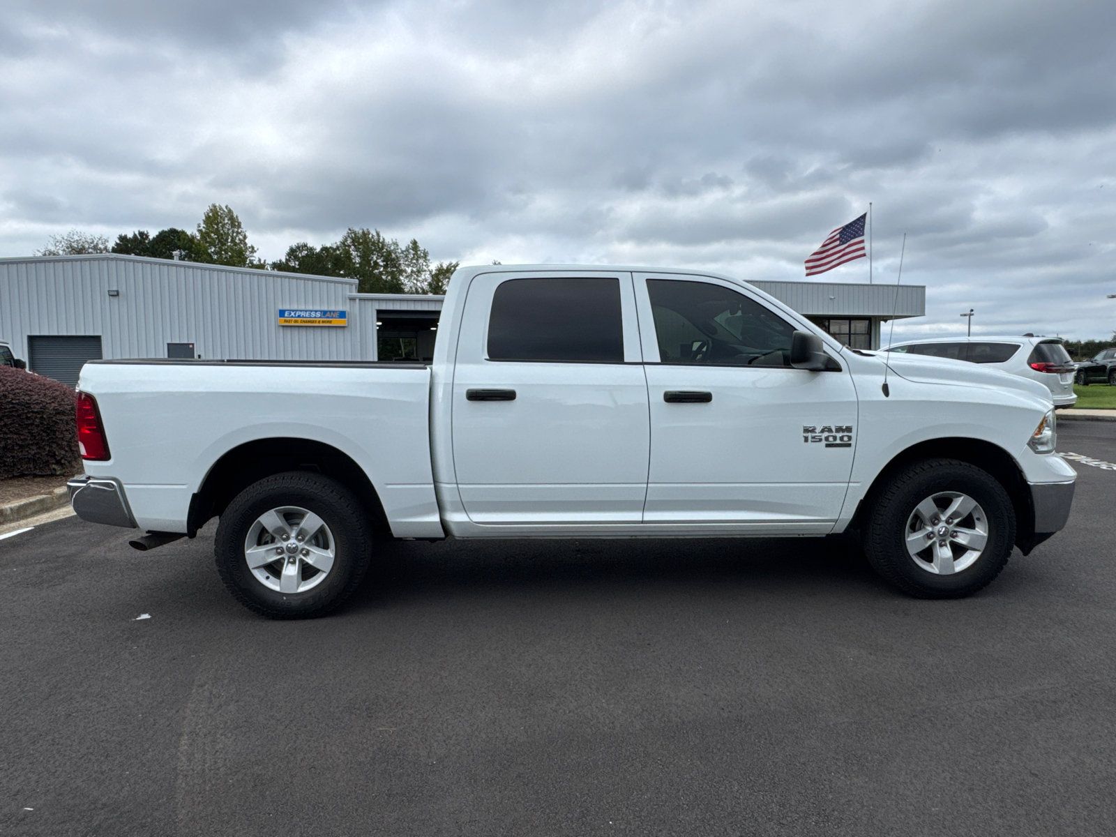 Used 2022 RAM 1500 Classic SLT w/ Electronics Group AWD/4WD image 4