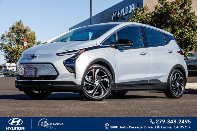 Used 2023 Chevrolet Bolt LT w/ Infotainment Package FWD image 1