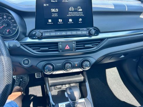 Used 2021 Kia Forte GT-Line w/ GT-Line Premium Package FWD image 4