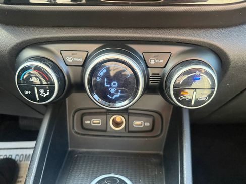 Used 2022 Hyundai Venue SEL w/ Cargo Package FWD image 19