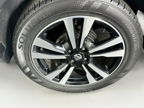 Used 2018 Nissan Kicks SV FWD image 11