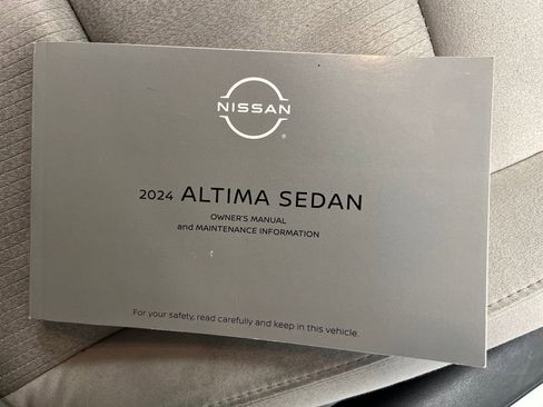 Used 2024 Nissan Altima 2.5 SV FWD image 23