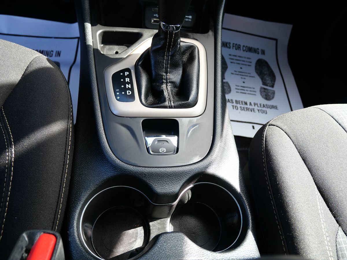 Used 2016 Jeep Cherokee Latitude FWD image 12