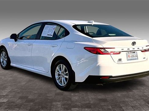 Used 2025 Toyota Camry LE image 4