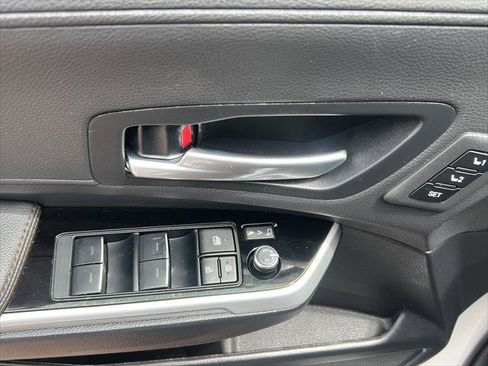 Certified 2025 Toyota Sienna Platinum AWD/4WD image 12