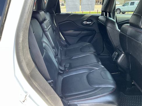 Used 2014 Jeep Cherokee Trailhawk w/ Comfort/Convenience Group AWD/4WD image 15