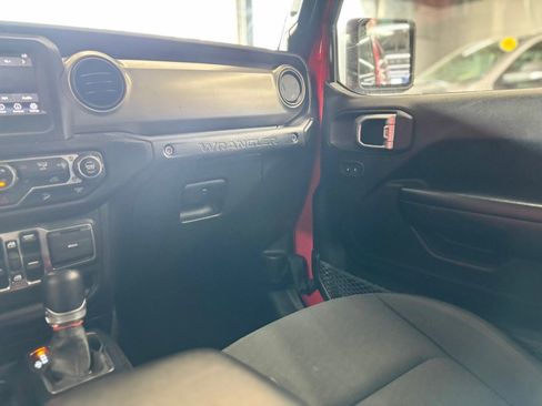 Used 2019 Jeep Wrangler Unlimited Sport S AWD/4WD image 25