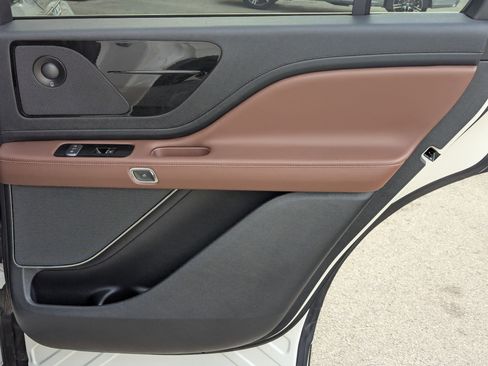 Used 2025 Lincoln Aviator Reserve w/ Illumination Package image 26