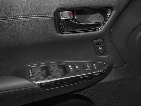 Used 2014 Toyota Avalon XLE image 17