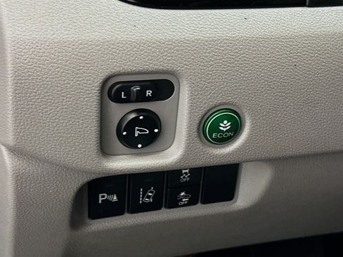 Used 2017 Honda Pilot Touring image 17