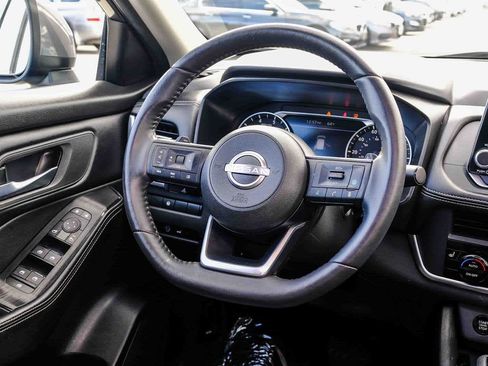 Used 2024 Nissan Rogue SV w/ SV Premium Package FWD image 16