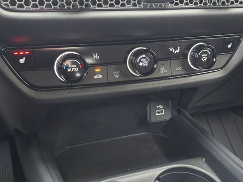 Certified 2025 Honda HR-V Sport image 33
