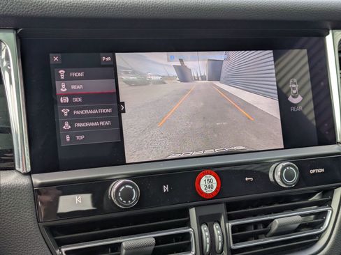 Certified 2025 Porsche Macan image 19