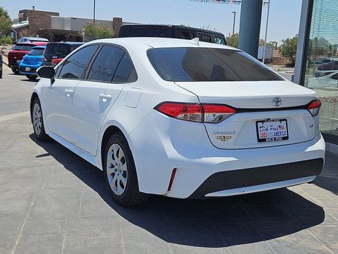 Used 2021 Toyota Corolla LE image 4
