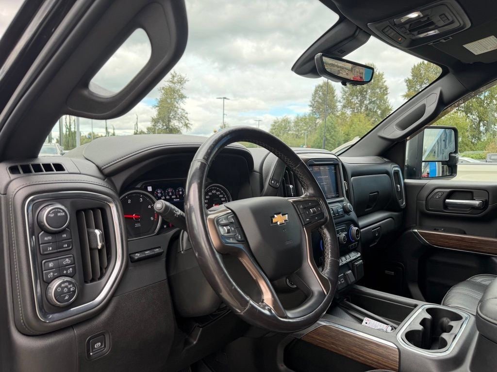 Used 2022 Chevrolet Silverado 2500 High Country w/ Technology Package AWD/4WD image 10