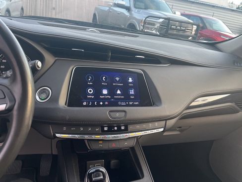Used 2024 Cadillac XT4 Premium Luxury image 9
