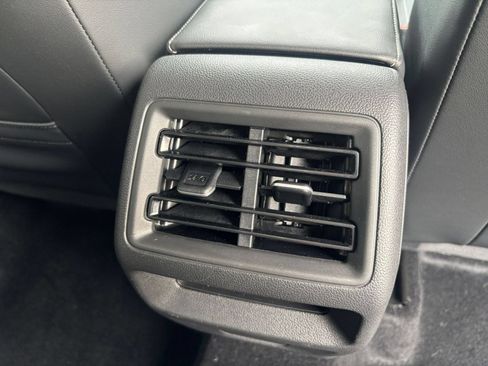Used 2026 Volkswagen Tiguan SE FWD image 20